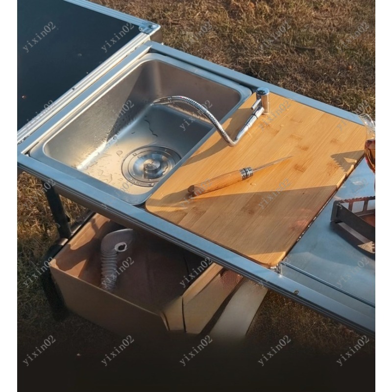 Camping Cooking Vegetables - Moduł zlewu kempingowego z kranem, stół